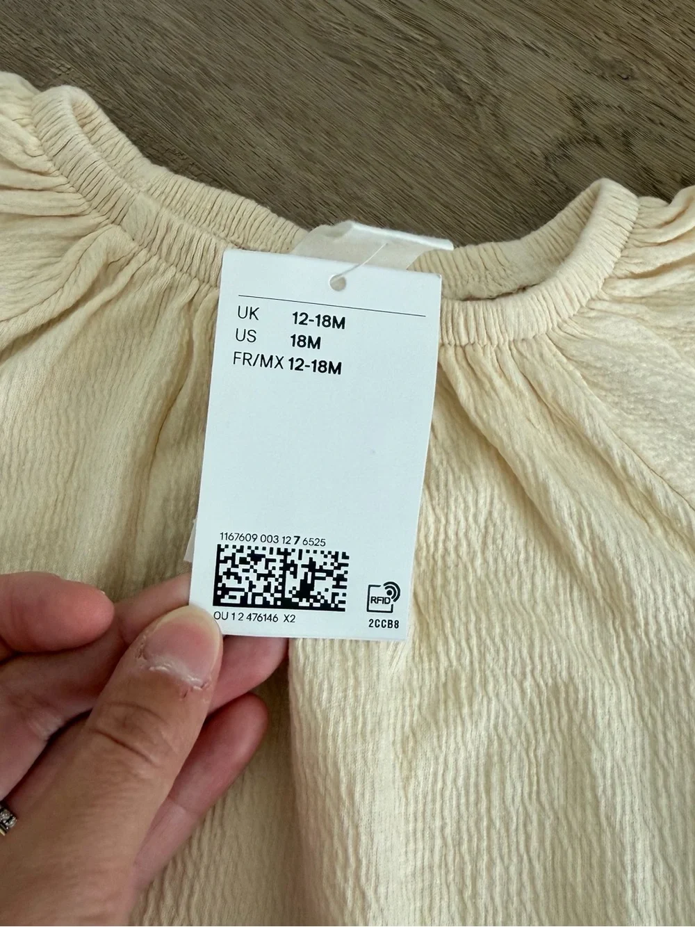 H&M Neutral Cream Baby One-Piece Bodysuit Flatter Sleeves Size 18 Months Baby